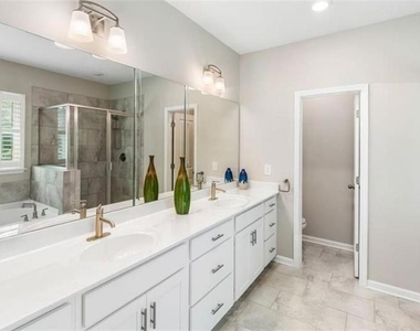 4260 Essex Pond Way - Photo Thumbnail 8