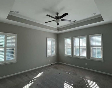 4260 Essex Pond Way - Photo Thumbnail 7