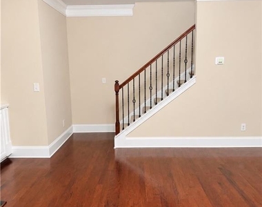 118 Village Place - Photo Thumbnail 9