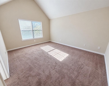 118 Village Place - Photo Thumbnail 8