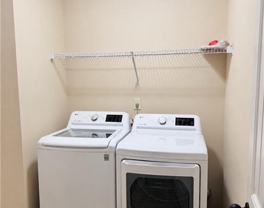118 Village Place - Photo Thumbnail 10