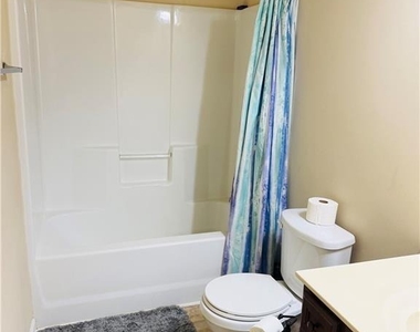 118 Village Place - Photo Thumbnail 22