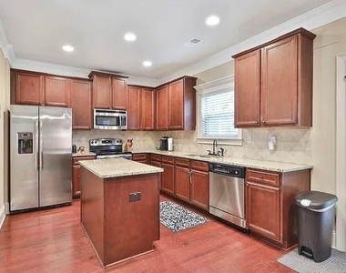 118 Village Place - Photo Thumbnail 15