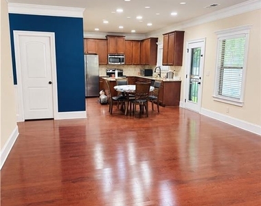 118 Village Place - Photo Thumbnail 11