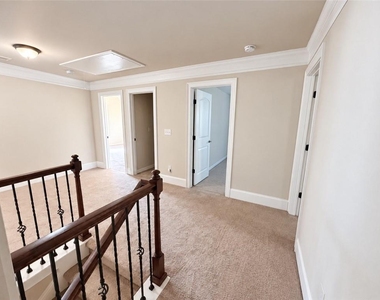 118 Village Place - Photo Thumbnail 3