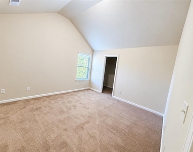 118 Village Place - Photo Thumbnail 4