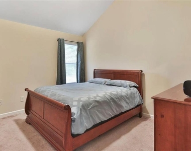 118 Village Place - Photo Thumbnail 17
