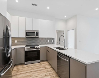 1155 Custer Avenue Se - Photo Thumbnail 3