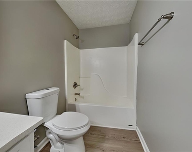 2242 Vintage Oaks Drive - Photo Thumbnail 19