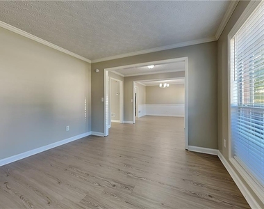 2242 Vintage Oaks Drive - Photo Thumbnail 3