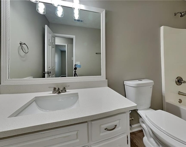 2242 Vintage Oaks Drive - Photo Thumbnail 18