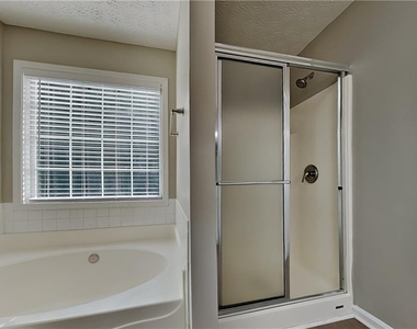 2242 Vintage Oaks Drive - Photo Thumbnail 11
