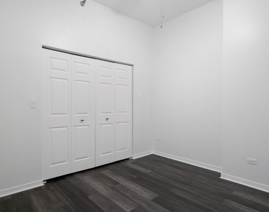 1600 S Indiana Avenue - Photo Thumbnail 7