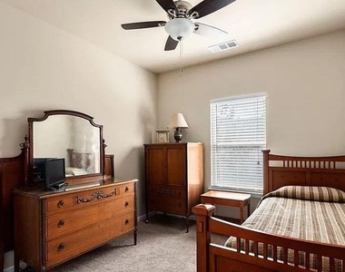 629 Oakside Place - Photo Thumbnail 2
