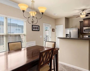 629 Oakside Place - Photo Thumbnail 5