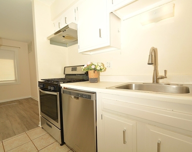 3018 Roberts Drive - Photo Thumbnail 6
