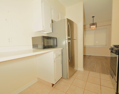 3018 Roberts Drive - Photo Thumbnail 7