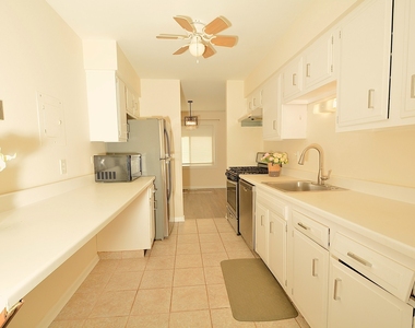 3018 Roberts Drive - Photo Thumbnail 5