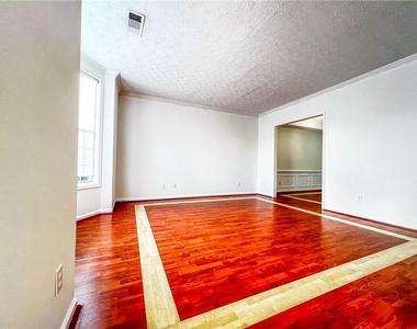 4035 River Green Parkway - Photo Thumbnail 3
