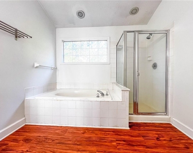 4035 River Green Parkway - Photo Thumbnail 13