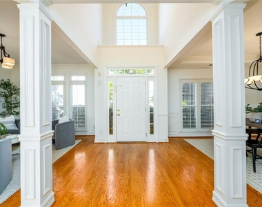 1560 Oak Park Cove - Photo Thumbnail 13