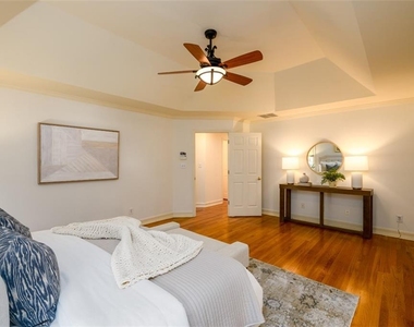 1560 Oak Park Cove - Photo Thumbnail 20