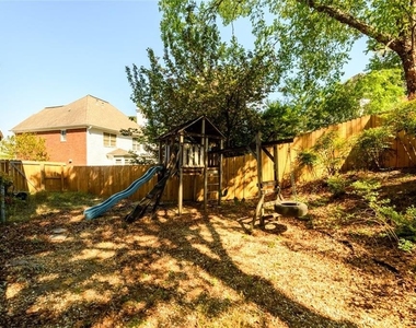 1560 Oak Park Cove - Photo Thumbnail 12
