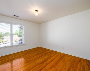 1560 Oak Park Cove - Photo Thumbnail 21