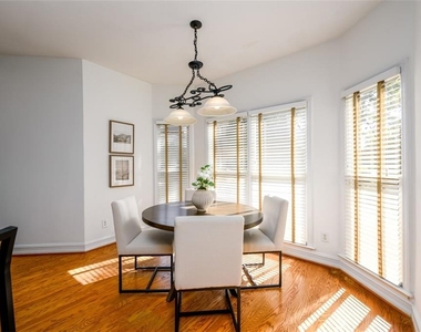 1560 Oak Park Cove - Photo Thumbnail 6