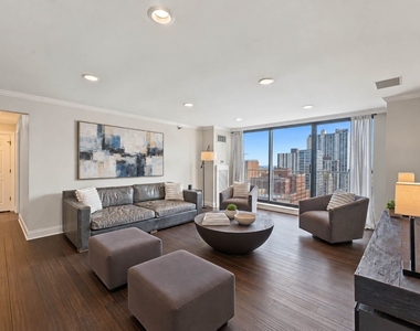 1250 N Dearborn Street - Photo Thumbnail 4