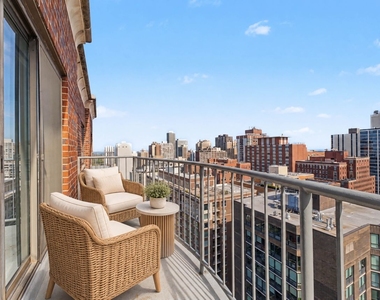 1250 N Dearborn Street - Photo Thumbnail 7