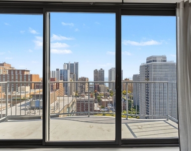 1250 N Dearborn Street - Photo Thumbnail 5