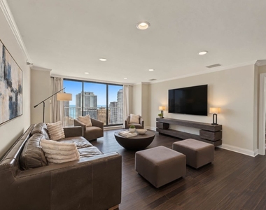 1250 N Dearborn Street - Photo Thumbnail 2