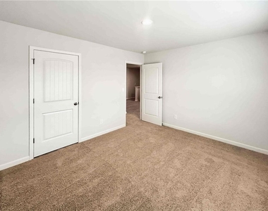 329 Creekview Way - Photo Thumbnail 28