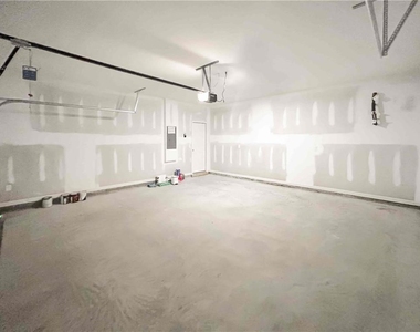 329 Creekview Way - Photo Thumbnail 35