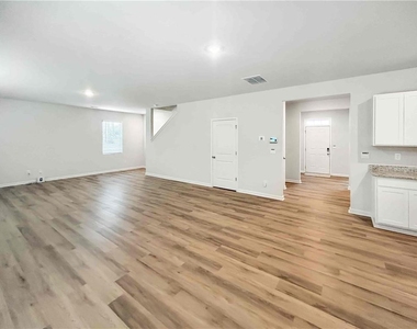 329 Creekview Way - Photo Thumbnail 12
