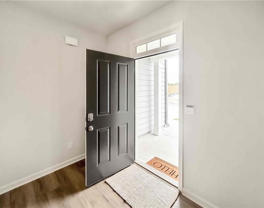 329 Creekview Way - Photo Thumbnail 3
