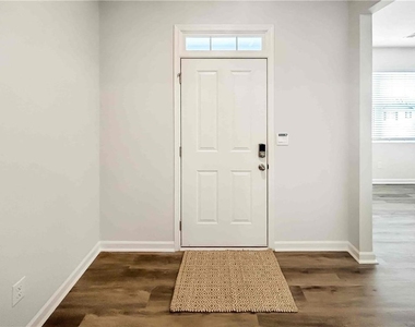 329 Creekview Way - Photo Thumbnail 2