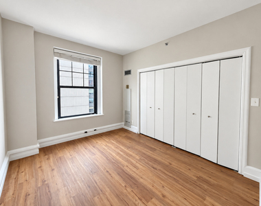 3170 N Sheridan Road - Photo Thumbnail 15