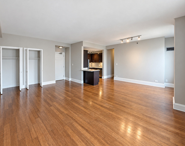3170 N Sheridan Road - Photo Thumbnail 4