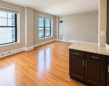 3170 N Sheridan Road - Photo Thumbnail 8
