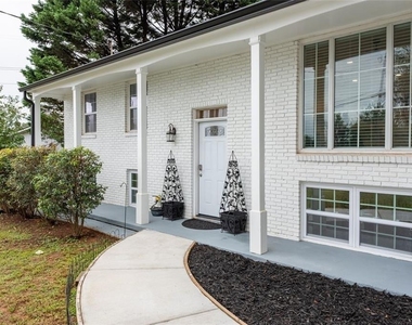 6216 Hayes Drive - Photo Thumbnail 4