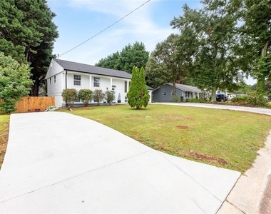 6216 Hayes Drive - Photo Thumbnail 3