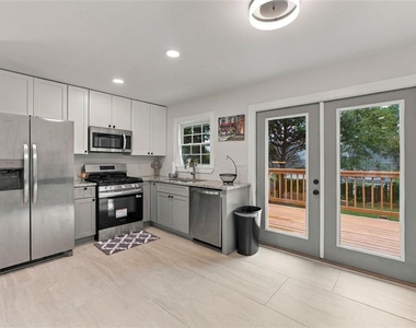 6216 Hayes Drive - Photo Thumbnail 11