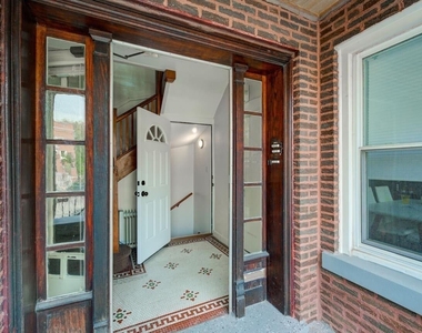 3637 W Oakdale Avenue - Photo Thumbnail 1