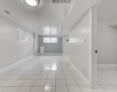 3637 W Oakdale Avenue - Photo Thumbnail 7