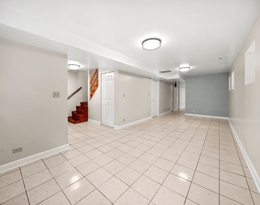 3637 W Oakdale Avenue - Photo Thumbnail 5