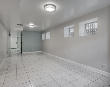 3637 W Oakdale Avenue - Photo Thumbnail 6