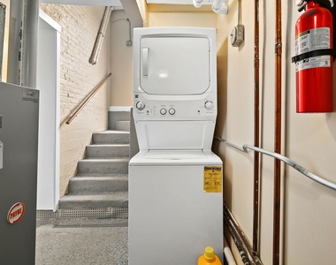 3637 W Oakdale Avenue - Photo Thumbnail 10