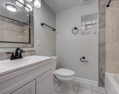 3637 W Oakdale Avenue - Photo Thumbnail 8